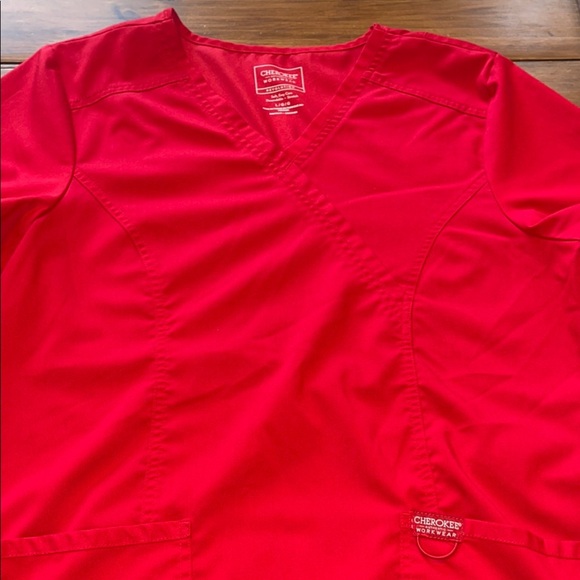 Cherokee Red Women's scrubs top large - Picture 1 of 5